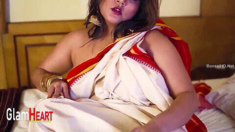 Saree Sexwoman - Overweight Desi Shows Her Body And Tits For Porn - Videosection.com